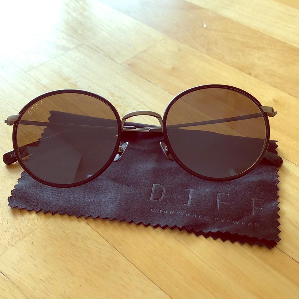 DIFF Daisy Sunglasses! 🕶
